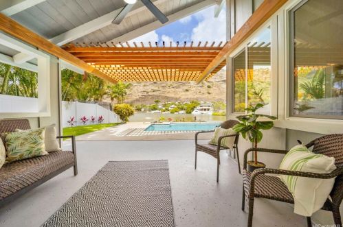 6847 Niumalu Loop, Honolulu HI 96825-1642 exterior