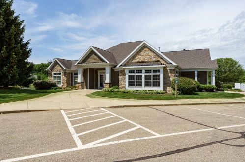 8690 Oakland Hl Cir, Kalamazoo MI 49024-5298 exterior