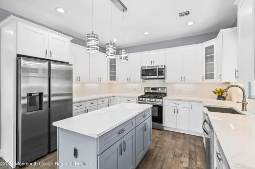 28 Twain Ave, Old Bridge NJ  08857-2110 exterior