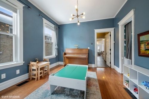 4728 Kilpatrick Ave, Chicago IL 60630-4027 exterior