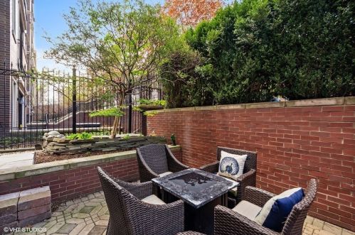 1365 Mohawk St, Chicago IL 60610-1713 exterior