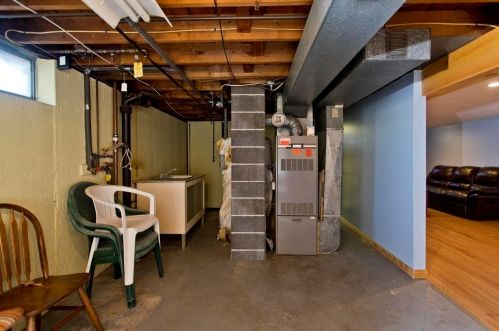 155 Canton Cir, Springfield MA 01104-1441 exterior