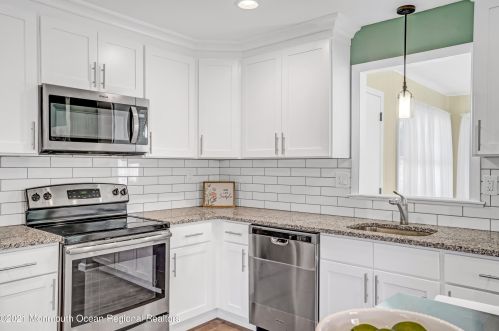 8 Leighton Ln, Lakehurst NJ  08759-6711 exterior