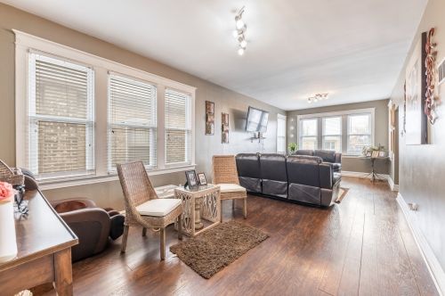 5643 California, Chicago IL 60659-4815 exterior