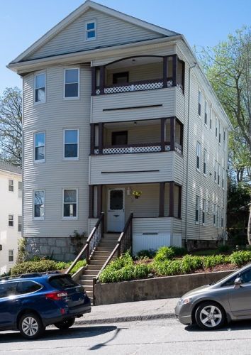 19 5th Ave, Worcester, MA 01607-1008