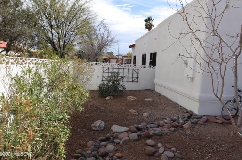 1071 Seneca St, Tucson AZ  85719-3566 exterior