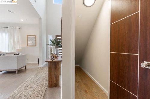 2325 8 St, Berkeley CA 94710-2311 exterior