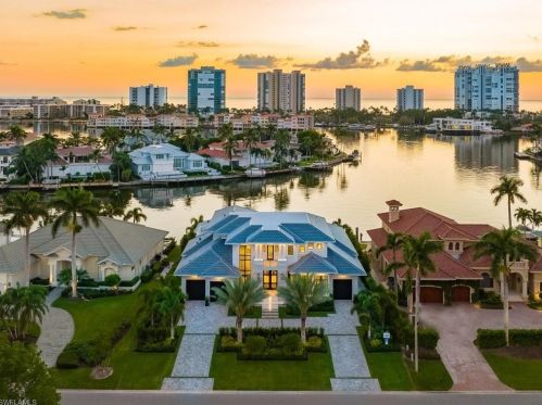 3841 Crayton Rd, Naples FL 34103-3528 exterior