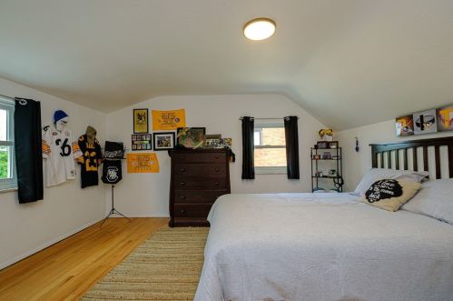 1284 Raven Dr, Pittsburgh PA  15243-1242 exterior