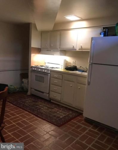 100 Bainbridge St, Philadelphia PA  19147-2402 exterior