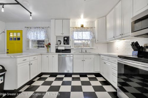 615 Burcham Dr, East Lansing MI 48823-2746 exterior