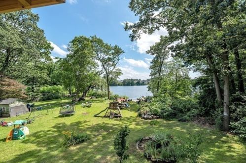 63 Glenmore St, Springfield MA 01129-1064 exterior