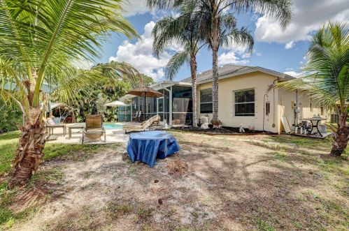 3444 Fashoda St, Fort Pierce FL 34953-4643 exterior