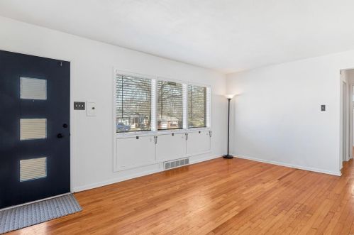 6438 Lawnside Dr, Saint Louis, MO 63123-3308