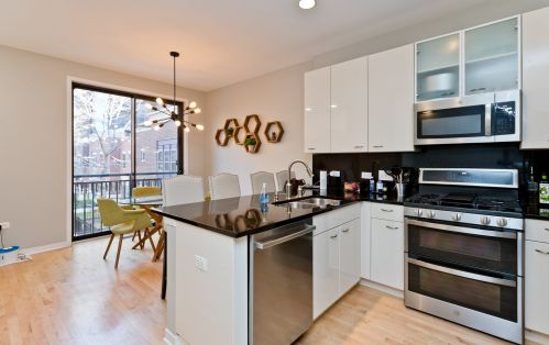 434 Elm St, Chicago IL  60610-2408 exterior