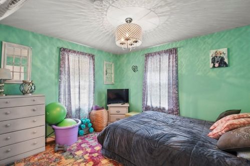 35 Ivernia Rd, Worcester MA 01606-1423 exterior