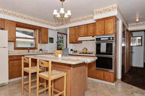 2251 Jackson St, Waukegan IL 60085-5444 exterior