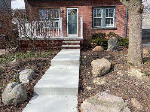 356 Lincoln St, Bham MI  48009-1961 exterior