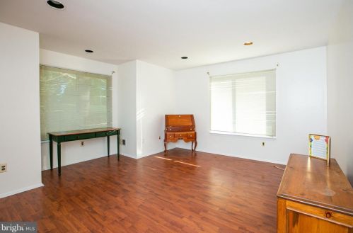 301 Silvia St, Trenton NJ 08628-3236 exterior