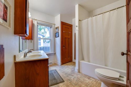 2910 Milwaukee St, Madison WI 53704-5126 exterior