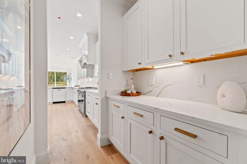 17 9th St, Washington DC  20003-1333 exterior