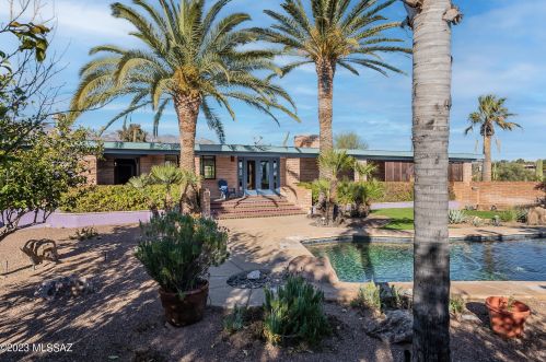 4305 Avenida Del Cazador, Tucson AZ  85718-7065 exterior