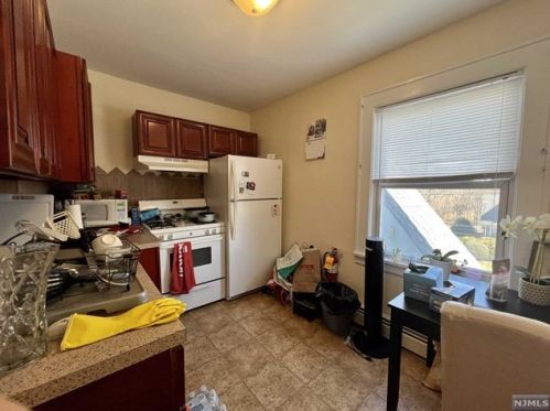 683 Ctr Ave, River Edge NJ 07661-2409 exterior