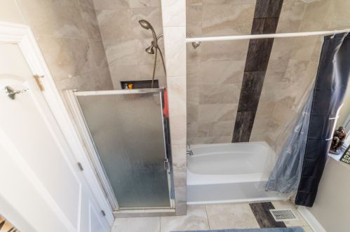 7350 Bennett Ave, Chicago IL 60649-4621 exterior