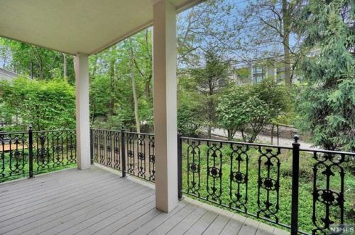 141 Hudson Cv, Edgewater NJ 07020-1480 exterior