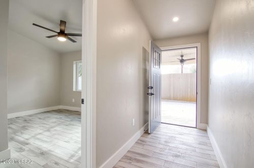 892 Glenn St, Tucson AZ  85705-4120 exterior