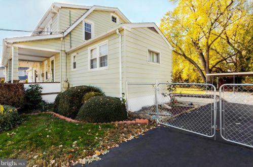 202 Cooke Ave, Manor, PA 19036-1322