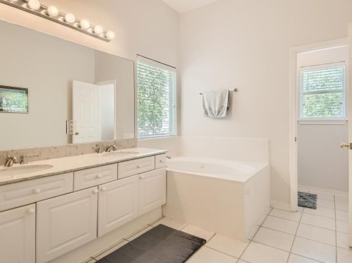 4333 Cyn Gln Cir, Austin TX 78732-2185 exterior