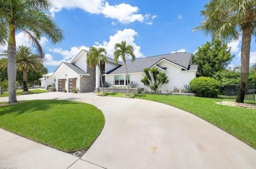 117 Sharwood Dr, Naples FL 34110-5724 exterior