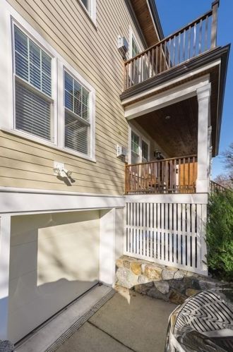 77 Verndale St, Brookline MA 02446-2415 exterior