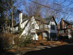 17 Wilde Rd, Newton, MA 02468-1324