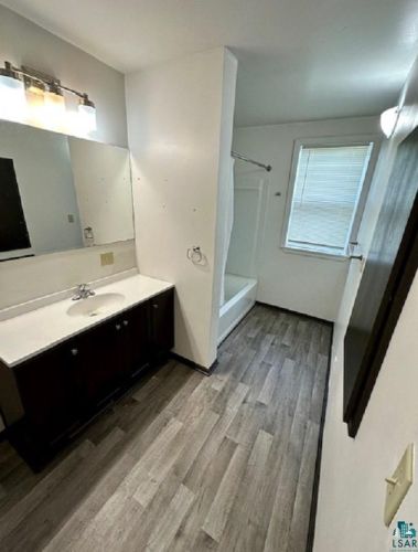 1226 3 St, Duluth MN 55805-1727 exterior