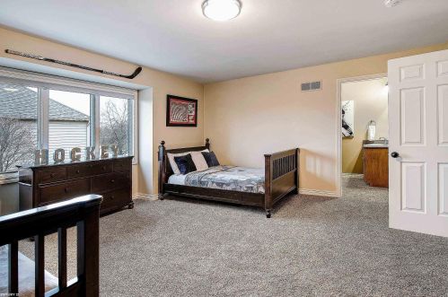 1140 Autumnview Dr, Rochester MI 48307-6060 exterior