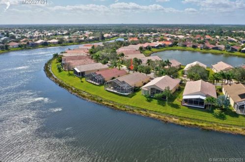 332 Shoreline Cir, Fort Pierce FL 34986-2913 exterior