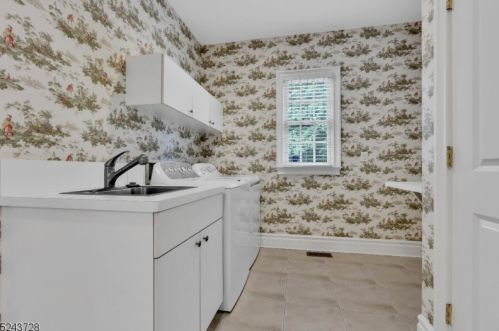 2 Caruso Ct, Bridgewater NJ 08807-2149 exterior