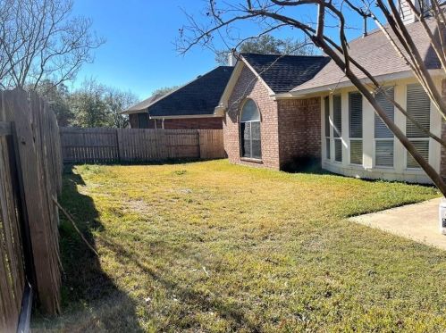 1904 Chasewood Dr, Austin TX 78727-6373 exterior