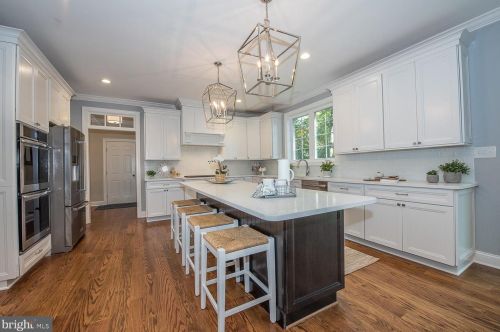 323 Abbey Rd, Berwyn PA 19312-1830 exterior