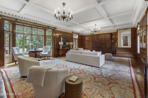 33 Midwood Rd, Greenwich CT 06830-3800 exterior