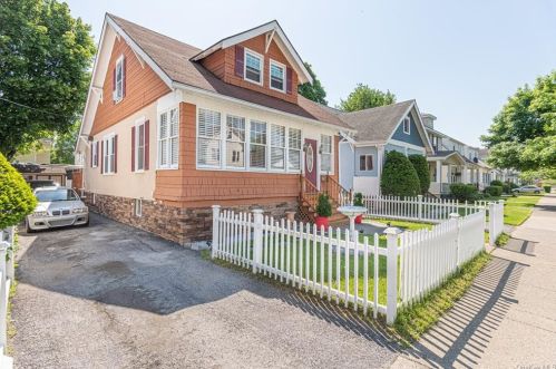 11 Edgar St, Poughkeepsie, NY 12603-2701