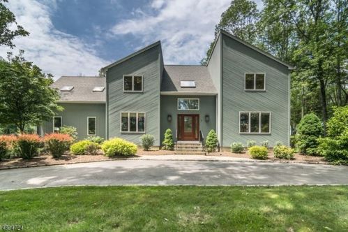 2 Orch Dr, Dover NJ  07869-2722 exterior