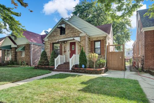 11047 Avenue, Chicago, IL 60617-6934