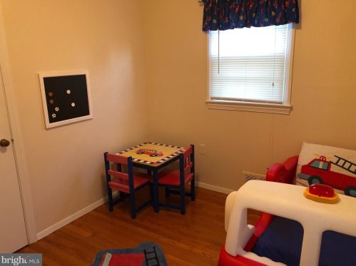 202 England Ter, Rockville MD 20850-1630 exterior