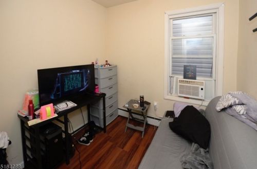 15 3 St, Paterson NJ 07506-1844 exterior