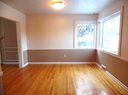 425 Kurt Dr, Pittsburgh, PA 15243-1931