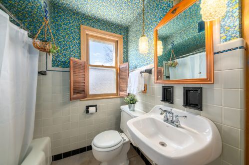 2517 82, Milwaukee WI 53219-0024 exterior