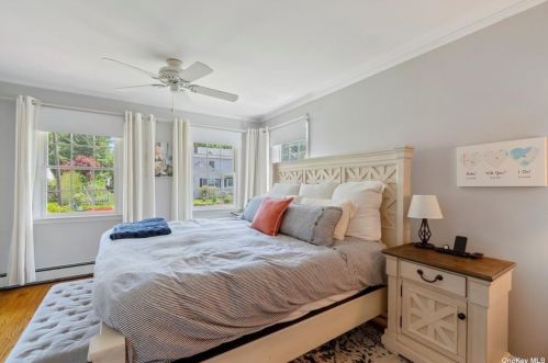 33 Hazard Ave, Huntington Station NY 11746-3726 exterior